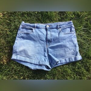 American Eagle Mom Shorts Size 16 High Rise Light Wash Stretch Denim Cuffed